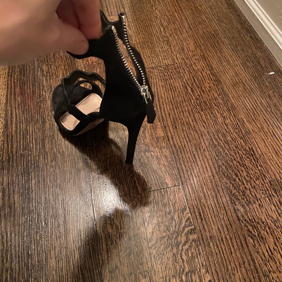 Beautiful pair of PRADA heels (velvet) zippered back - Picture 2 of 3